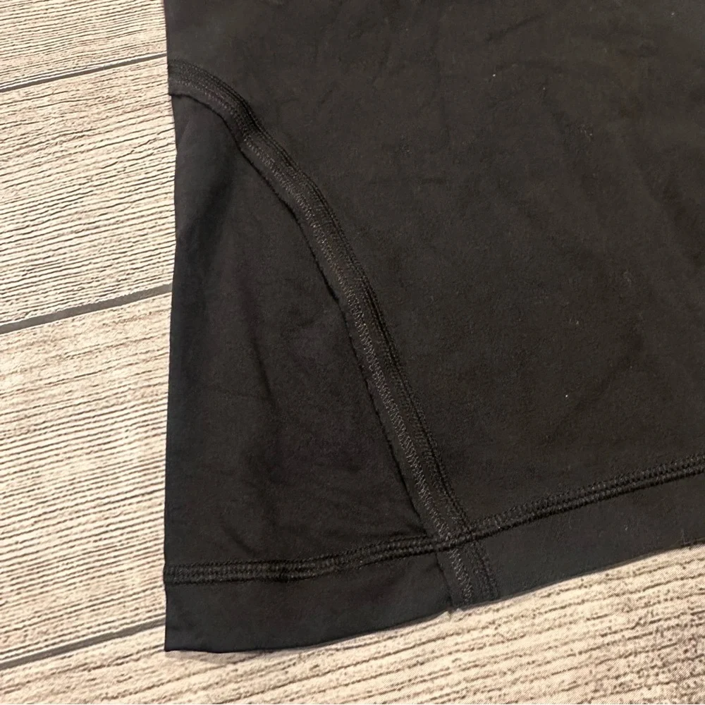 🍋Lululemon black tank size 6🍋 - Picture 4 of 9